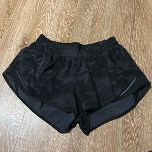 Lululemon Hotty Hot Shorts 2.5 inch